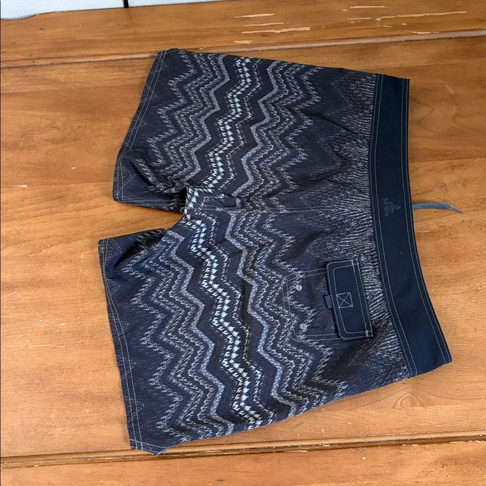 Prana Charcoal Grey Women’s Swim Shorts Size Medium